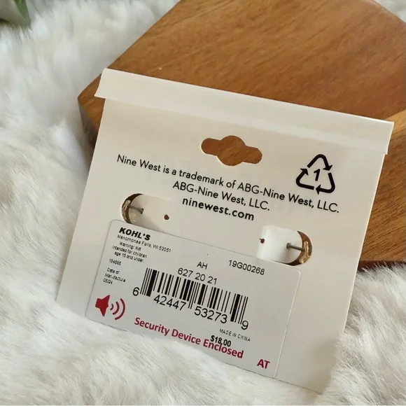 NINE WEST NWT Set! Gold Tone Curb Chain Stretch Bracelet + Long Hoop Earrings - Picture 5 of 14